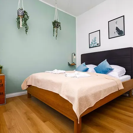 Kernsaniert-kueche-parkplatz-designerbad-netflix Apartmán *